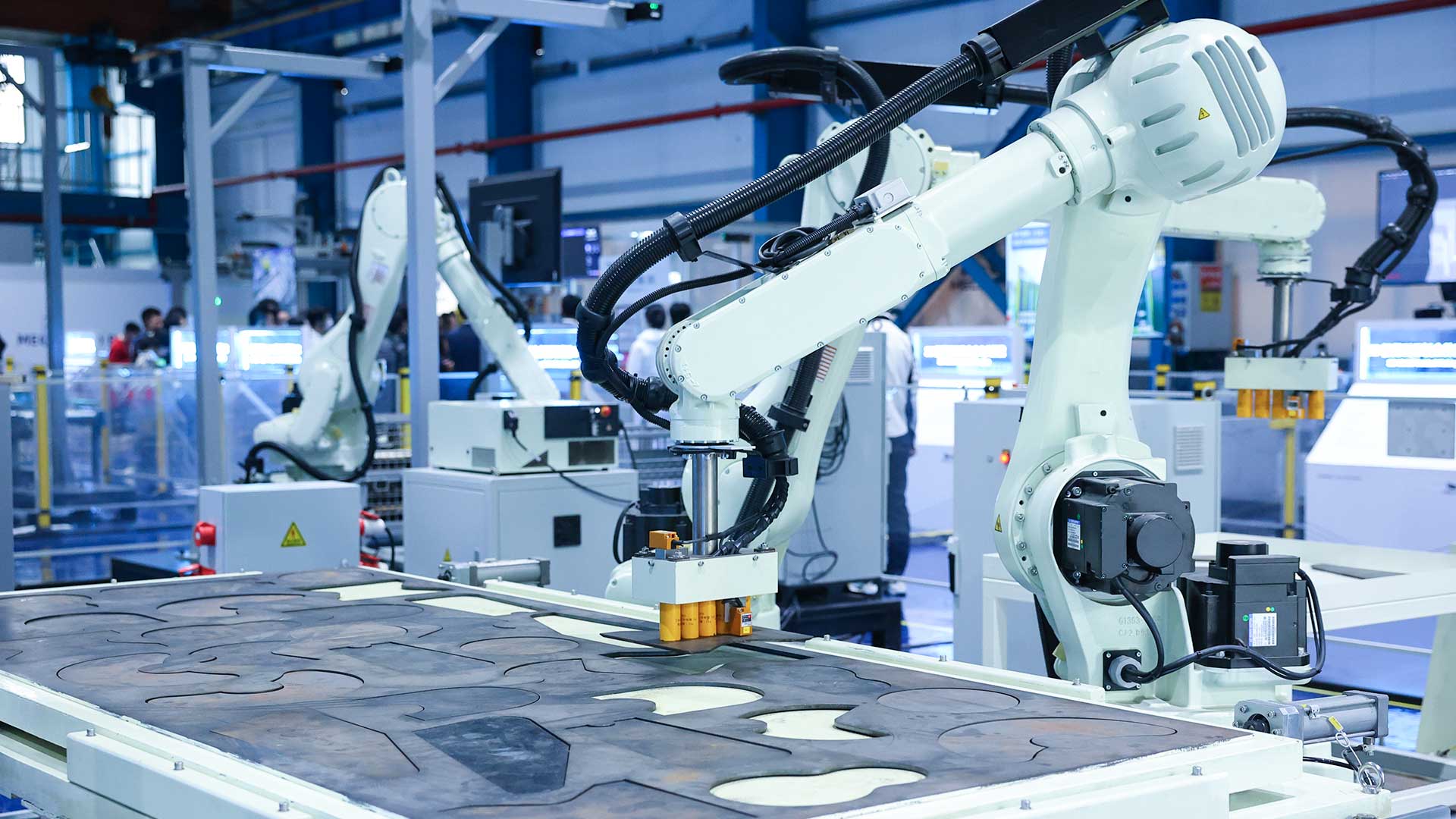 AI + 3D Vision-Guided Steel Plates Unloading