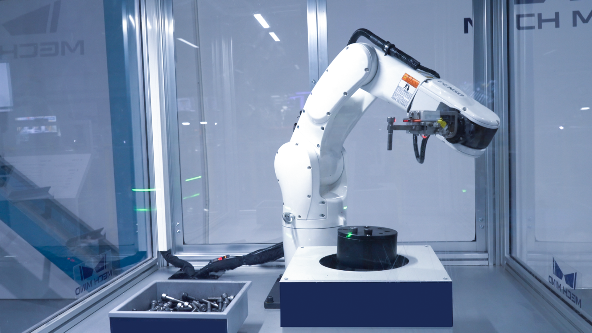 Al + 3D Vision-Guided Random Bin Picking of Small Bolts