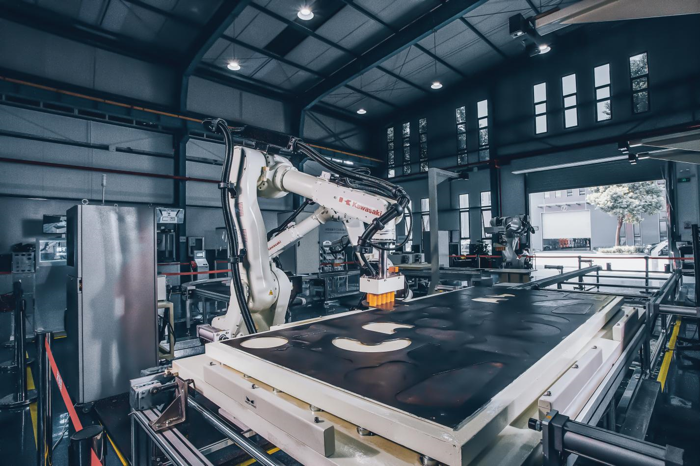 Industrial Robots vs. Cobots: Choose the Right Solution for Your Business