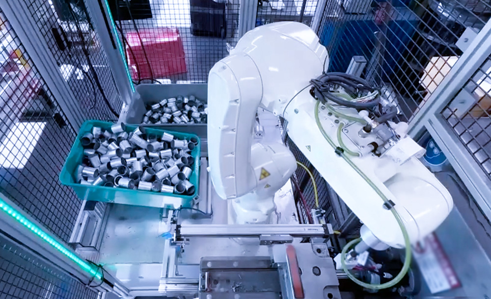 From Challenge to Reliability: Handling Reflective Parts with Mech-Mind “Eye + Brain”