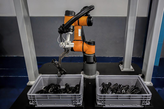 Basic Guide to Intelligent Pick and Place Robots | Mech-Mind Robotics