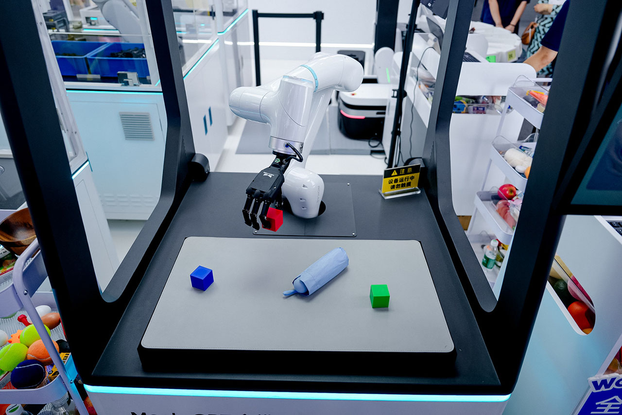 Mech-GPT: Empowering Robots to Handle Complex Tasks through Natural Language
