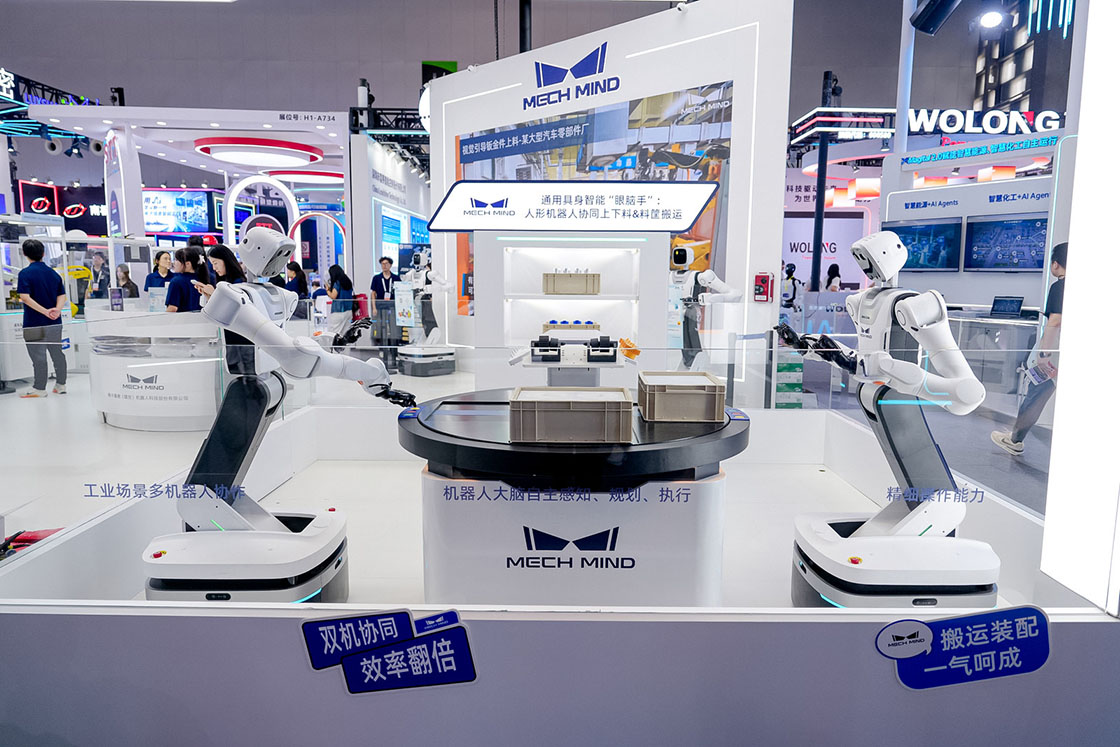 Embodied AI "Eye-Brain-Hand": Humanoid Robot Collaboration for Machine Tending & Material Handling